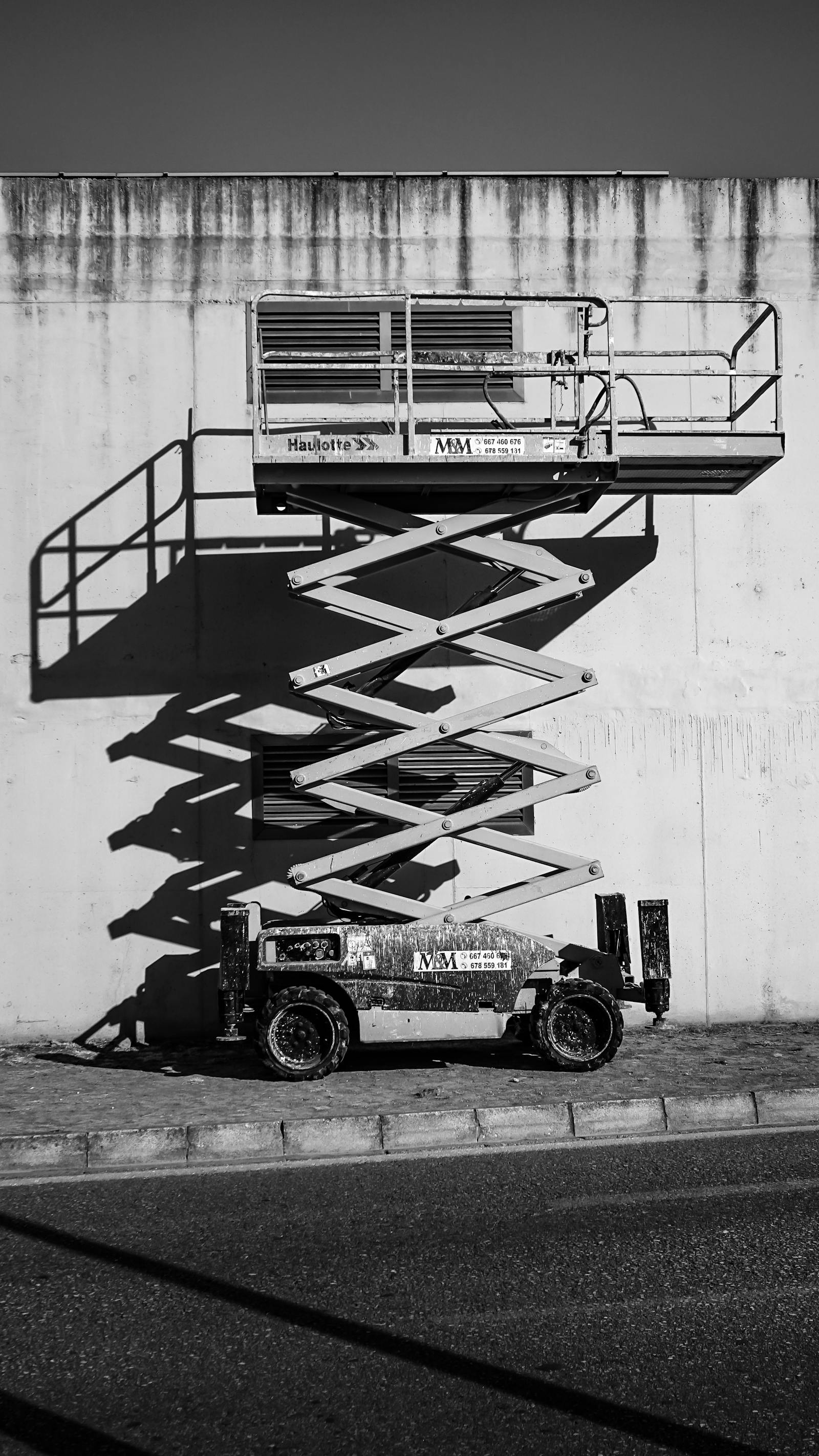 JLG M4069LE — 14 m Hibrit Makaslı Platform