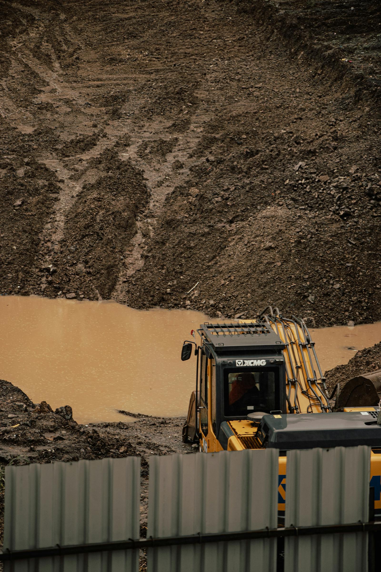 Komatsu PC210 Ekskavatör